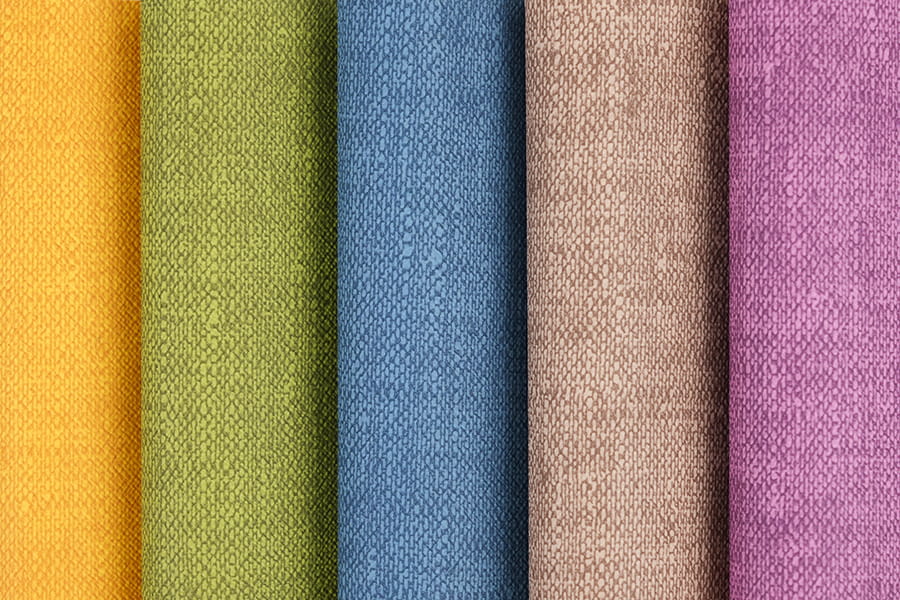 Foltálló, lélegző műbőr a modern kanapékárpitokhoz